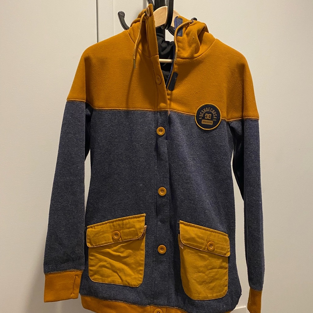 D&G snowboarding jacket, water resistant